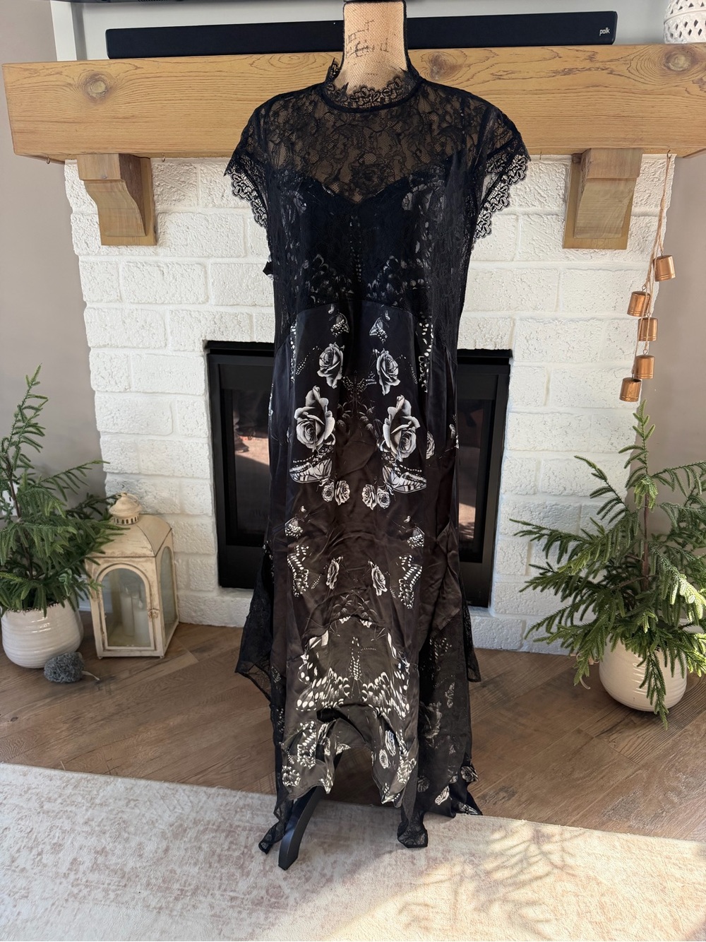 All Saints Black and White Gian Lace-Trim Asymmetrical Floral Dress - Picture 5 of 9